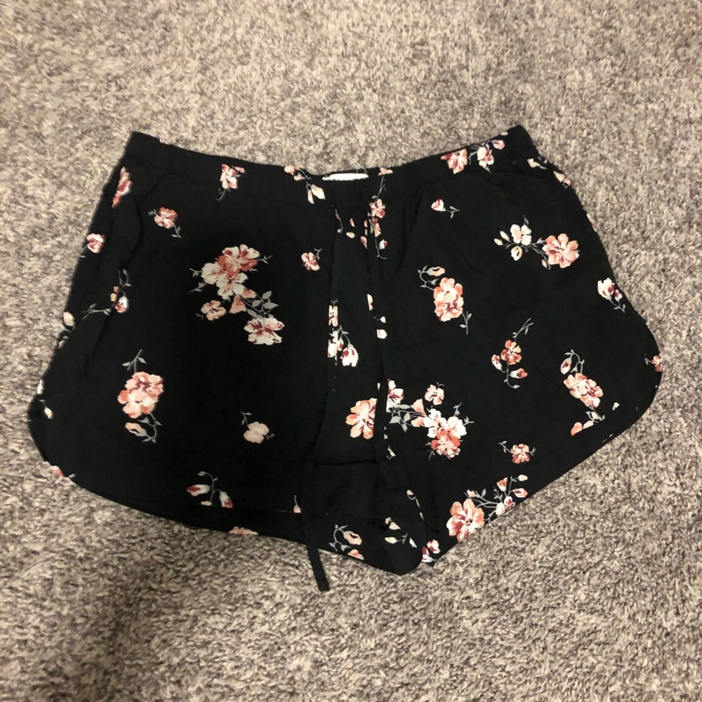 WORN ONCE MEDIUM BLACK FLORAL FLOWY GARAGE SHORTS